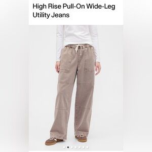 GAP Women's Wide-Leg Drawstring Utility Pants in Taupe